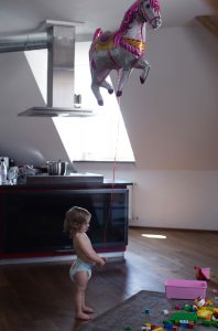 child having an airbaloon